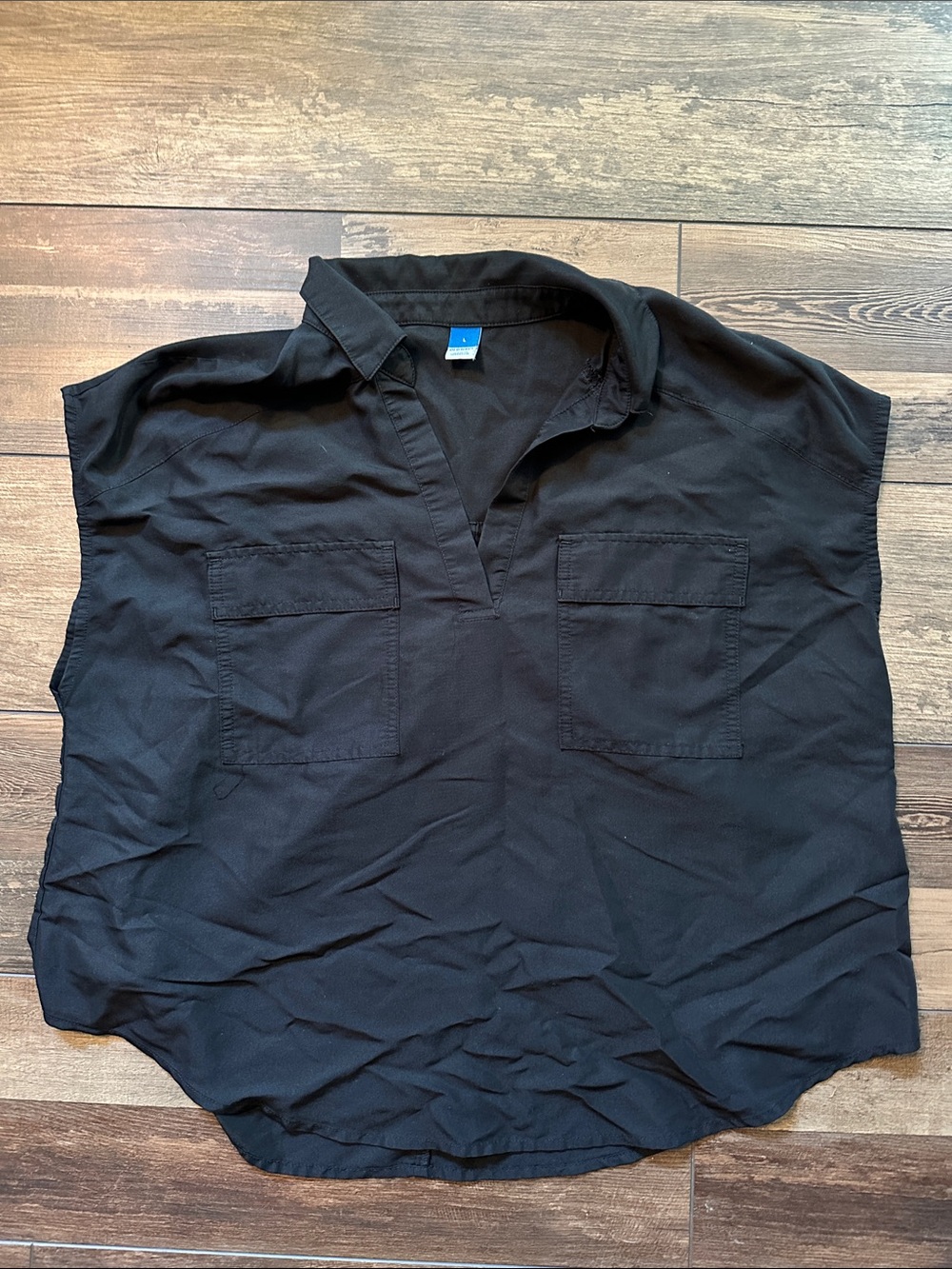 Old Navy Black Short-Sleeve V-Neck Button-Front Top with Pockets